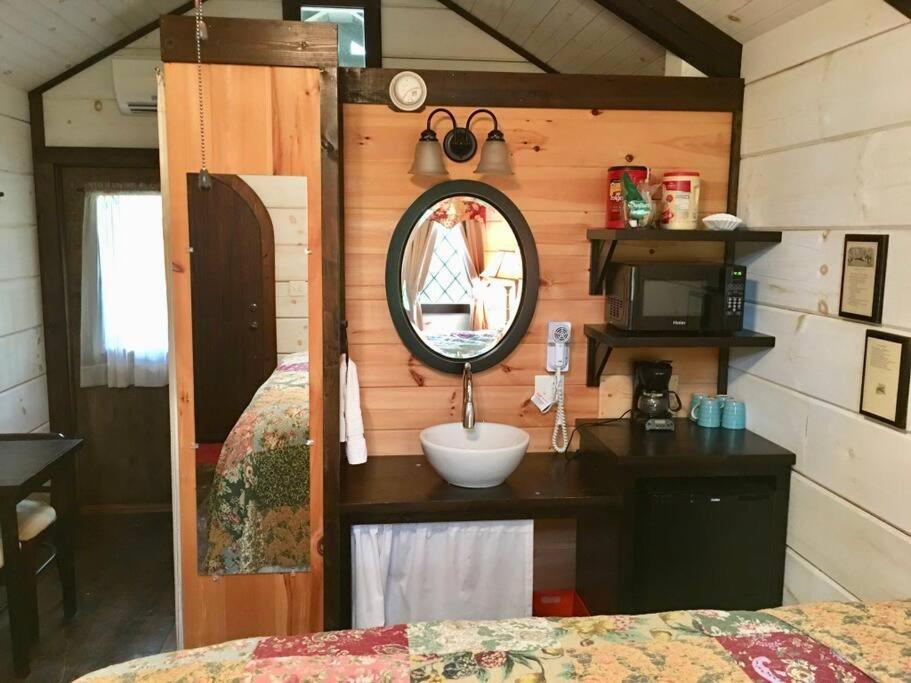 Tiny Home Cottage Near The Smokies #9 Frieda เซอเวียร์วีล ภายนอก รูปภาพ